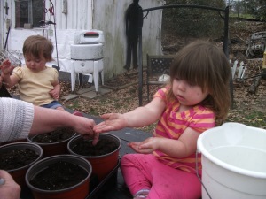 girls planting 020